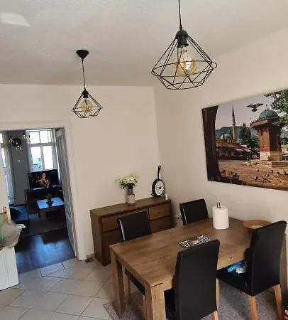 Grand Old Apartment *
